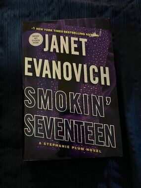 Smokin' Seventeen by Janet Evanovich - First Edition
